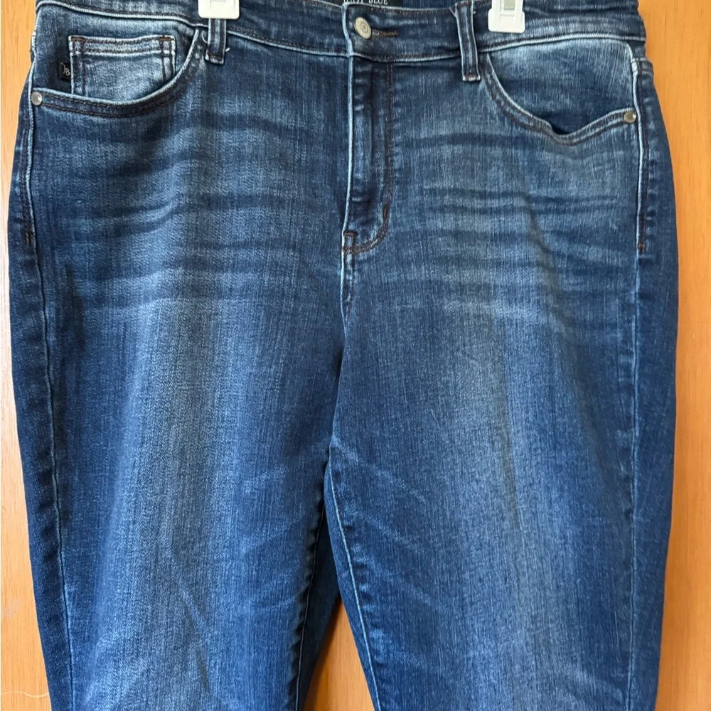 Judy Blue Straight Leg Slim fit - Picture 3 of 6